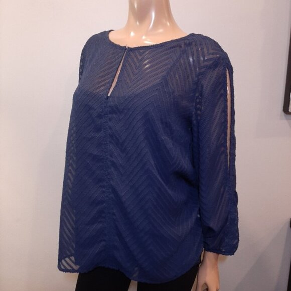 3/$20 DENVER HAYES Sheer Blouse Textured Long Slit Sleeves Chevron Keyhole Top - Picture 3 of 12